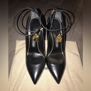 TOM FORD LOCK PUMP HEEL 9.5